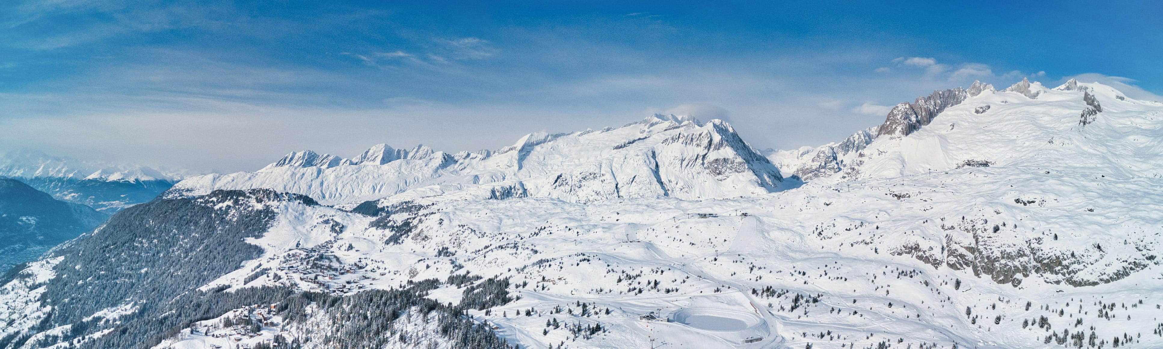 Sneeuwverwachtingen, weerkaarten & sneeuwrapporten voor 3300 skiresorts